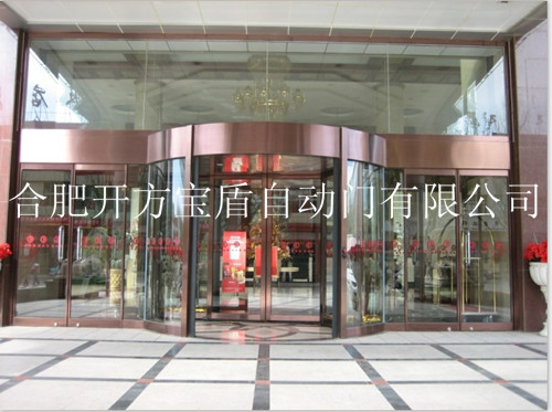 引領(lǐng)門面新風尚 上海熱門展銷會上的寶盾兩翼、三翼、四翼旋轉(zhuǎn)門全解析